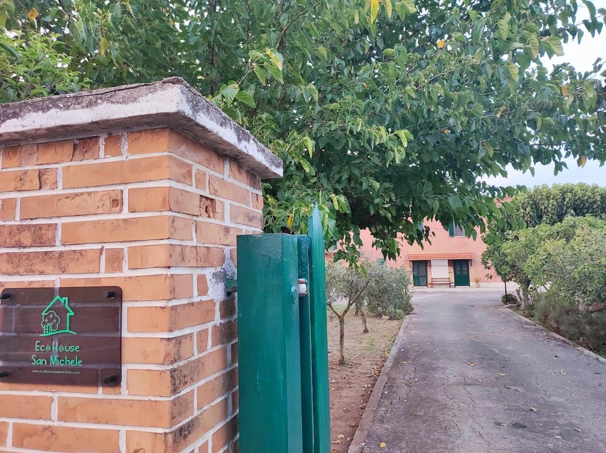 Eco House San Michele Hostel Borgo San Michele  Bagian luar foto